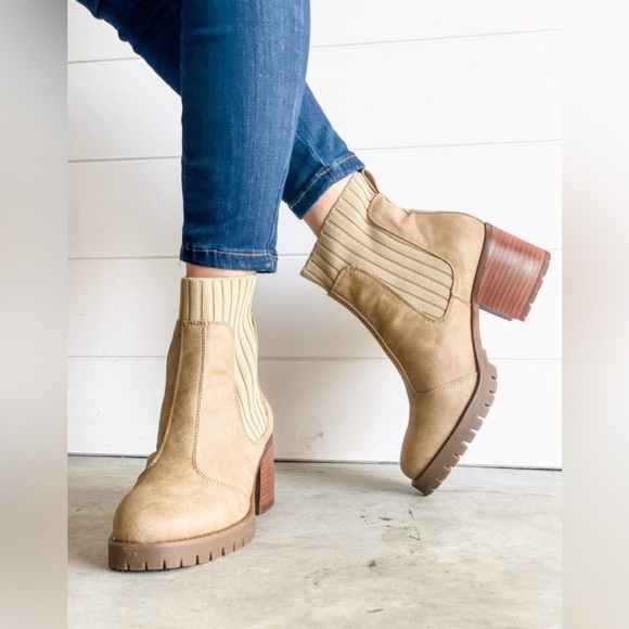 Yellow Box Booties in Sand Size 11 - Picture 3 of 7